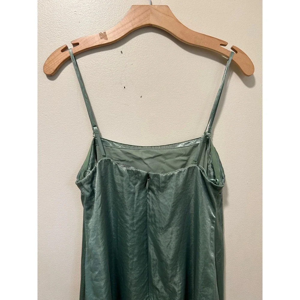 Abercrombie & Fitch beautiful straps 32